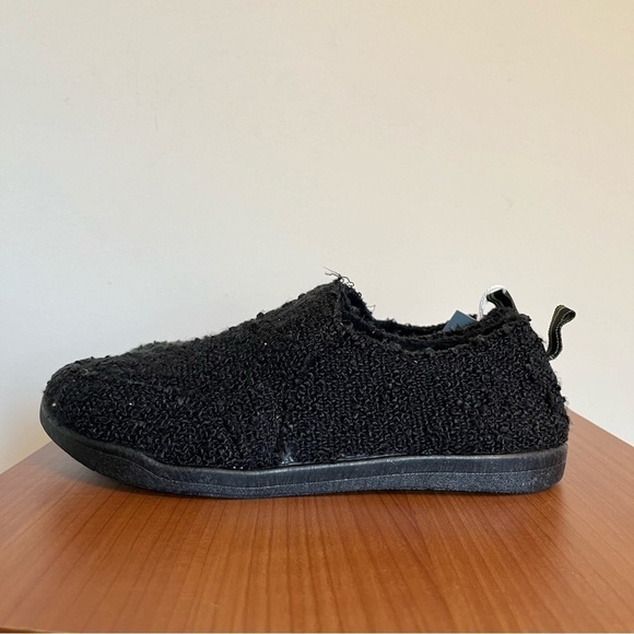 Vionic Malibu Slip On Supportive Sneaker in Black Boucle - size 7 - Picture 3 of 8